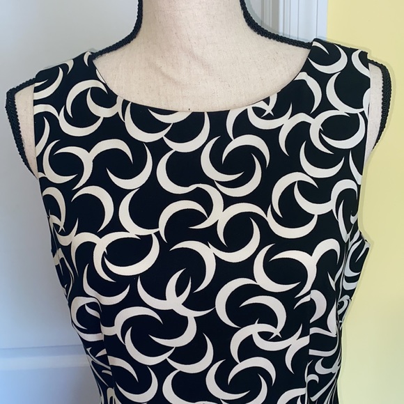 Sleeveless black and white dress Size 12 *NEW CONDITION - Picture 5 of 13